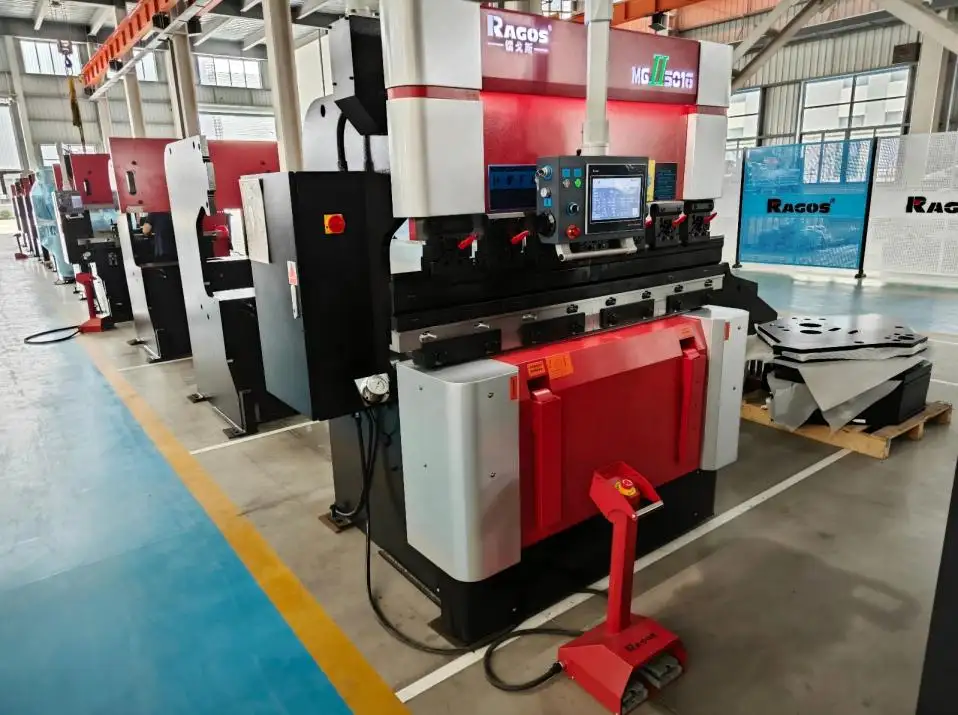 CNC-Paneelbiegermaschine