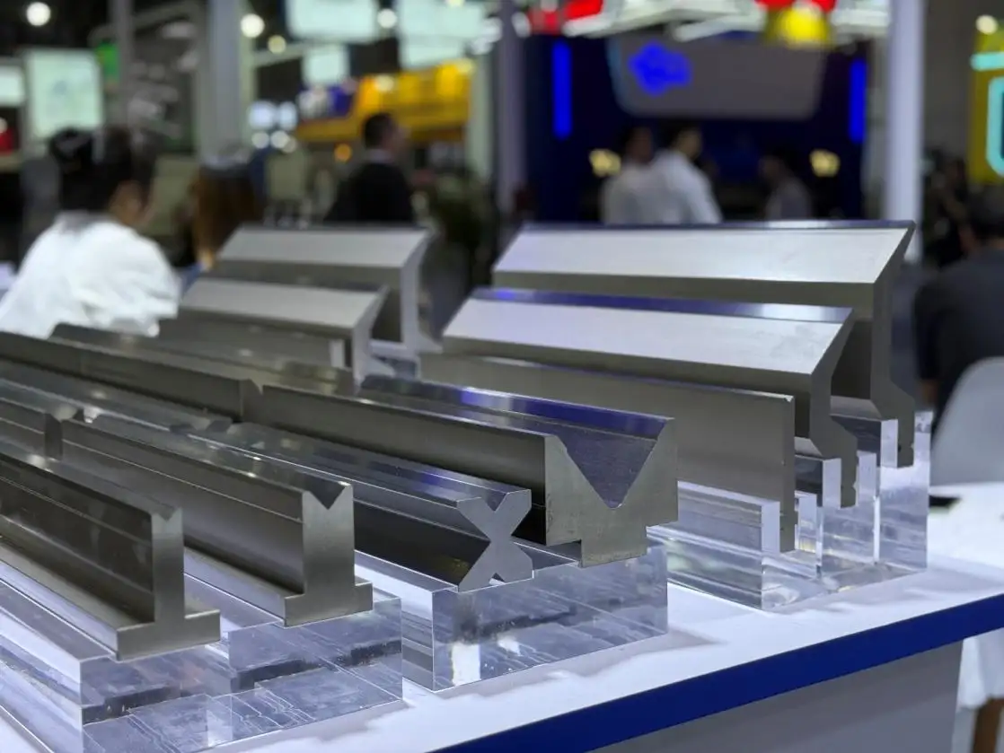 Lieferant von maßgefertigten Pressbremsmaschinen