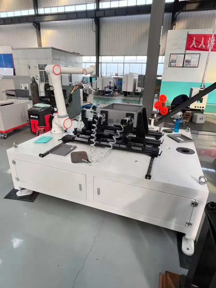 Schweißroboter für das Schweißen von Automobilrahmen